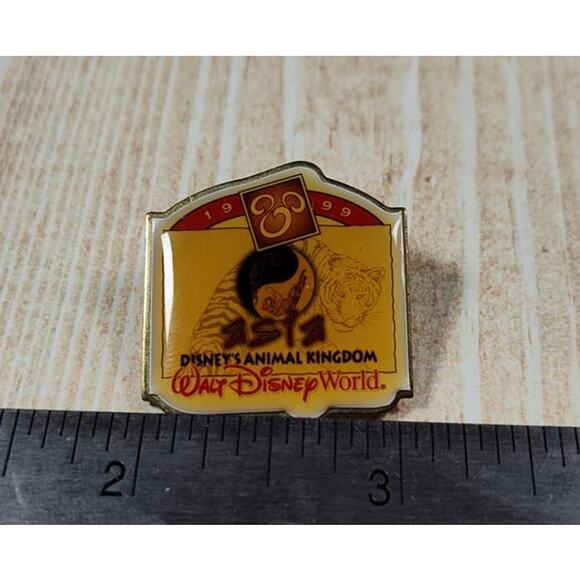 Disney World Asia Animal Kingdom Logo Trading Pin 1999 - Picture 1 of 2